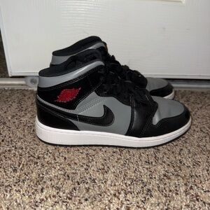 Nike Jordan 1 Mid Size 5Y